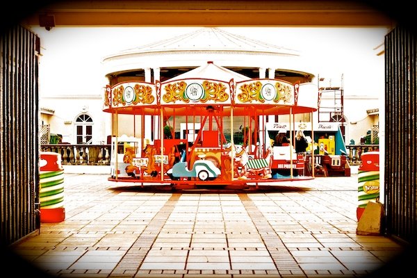 An over-photoshopped image of the carousel - Reasons Your Photos Suck