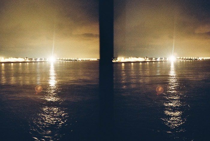 Пленочная фотография морского пейзажа ночью