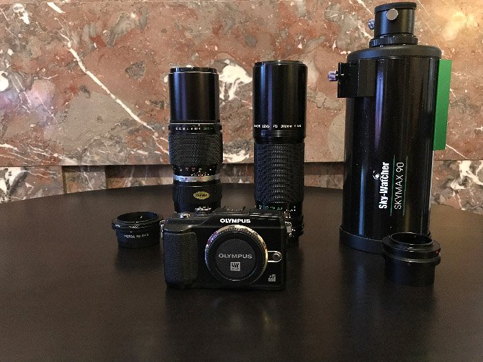 Ряд оборудования для фотокамер, используемых для фотографирования Луны