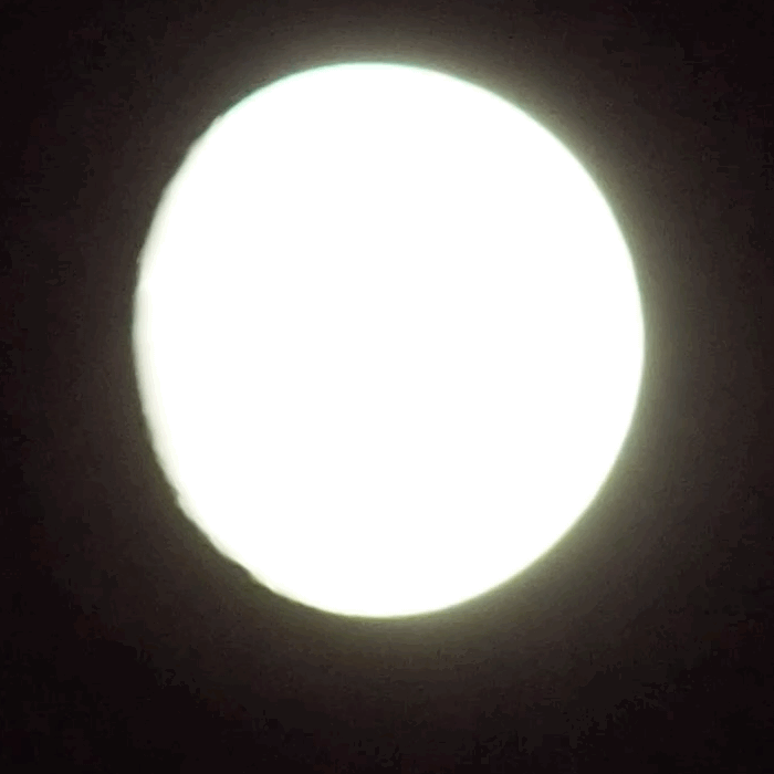 Видео о том, как Луна колеблется в небе во время длительной экспозиции, что может испортить вашу лунную фотографию