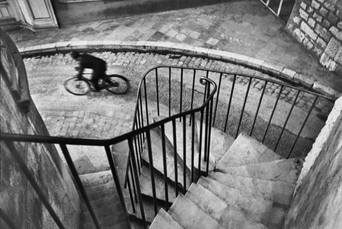 Уличная фотография Анри-Картье Брессона в градациях серого