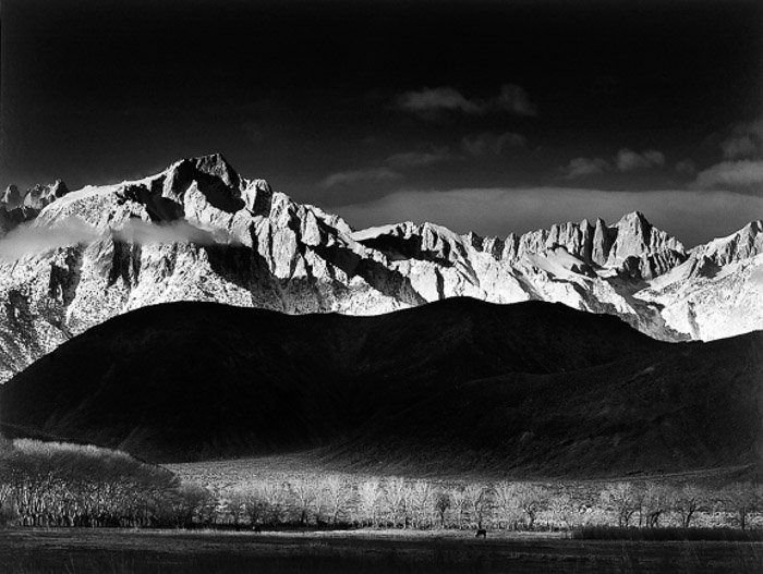 Черно-белая пейзажная фотография Анселя Адамса