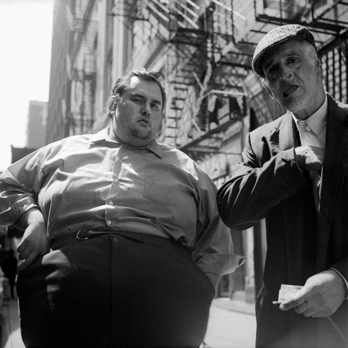Вивиан Майер Черно-белая уличная фотография двух мужчин, толстого и худого, как примеры сопоставления