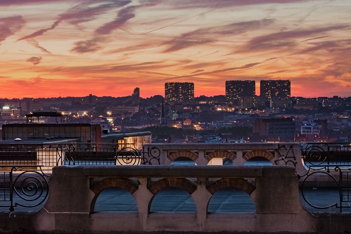 Естественно выглядящие HDR фотографии городского заката.