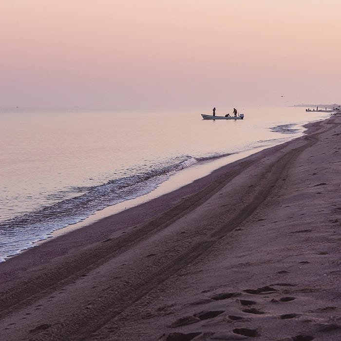 Безмятежное фото вечернего пляжа с использованием фотографии с соотношением сторон 1:1