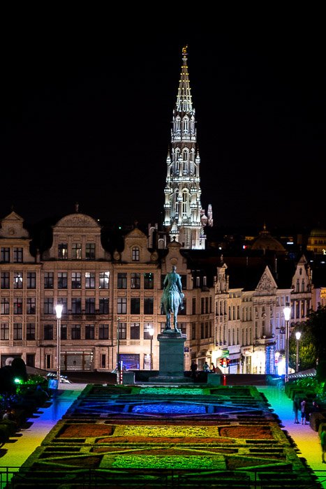 Ночной вид с Монс дез Артс в Брюсселе.