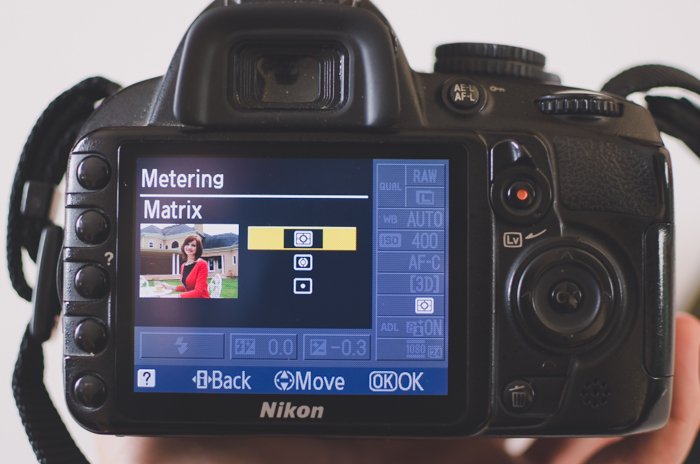 Экран зеркальной фотокамеры Nikon, показывающий настройки замера