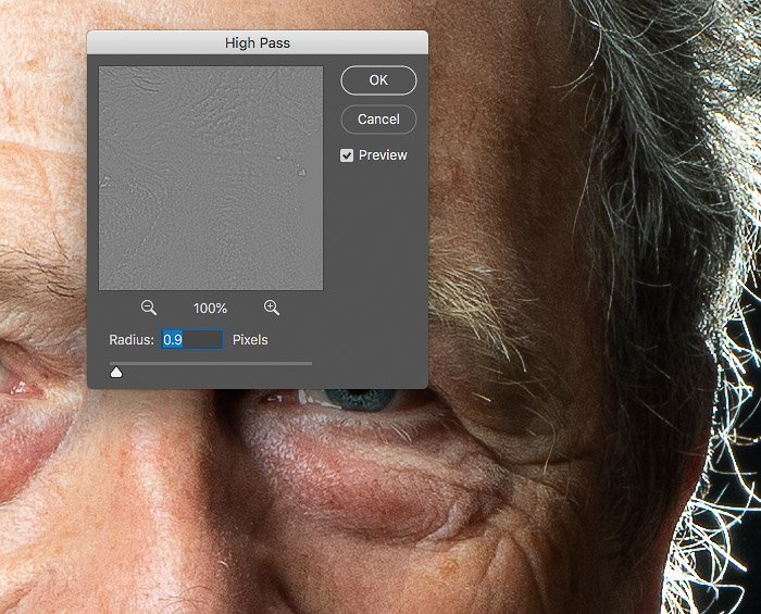 Скриншот Photoshop с фотографией пожилого мужчины на заднем плане и панелью настроек High Pass на переднем плане