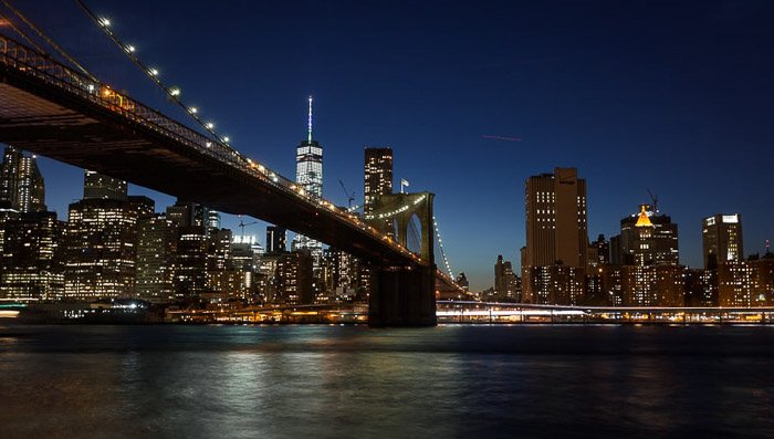 Потрясающий снимок ночного горизонта Нью-Йорка