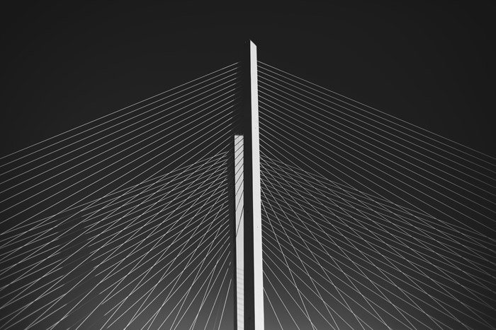 Черно-белое абстрактное фото архитектуры