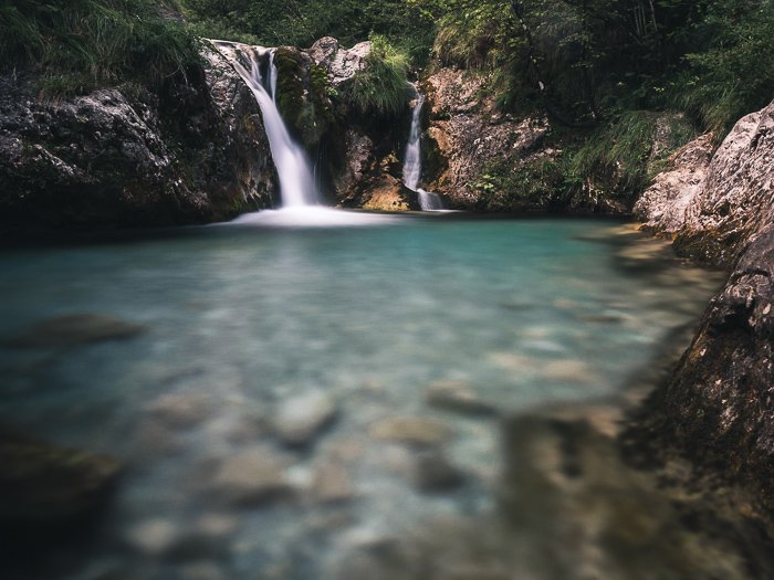 Летняя фотография водопада в Валь Вертова