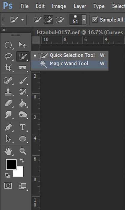 скриншот, показывающий, как выбрать инструмент волшебная палочка в Photoshop