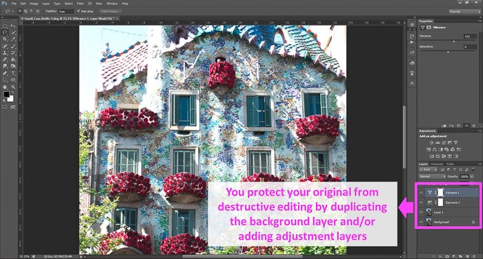 скриншот, показывающий, как редактировать фотографии в Photoshop для начинающих, со стрелкой, указывающей на панель слоев