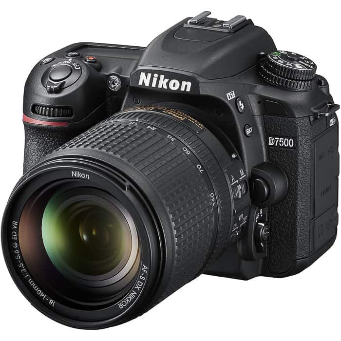 Nikon D7500 - отличная зеркальная камера