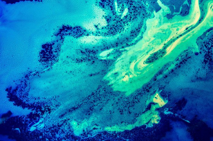 Потрясающий абстрактный пейзажный снимок в голубых и бирюзовых тонах