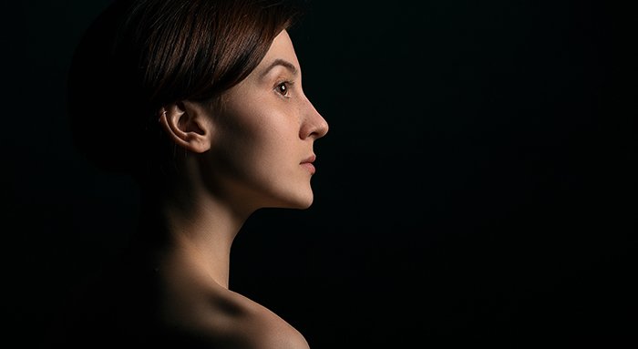 Атмосферный портрет женщины-модели