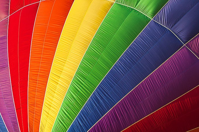 Фотография красочного воздушного шара крупным планом