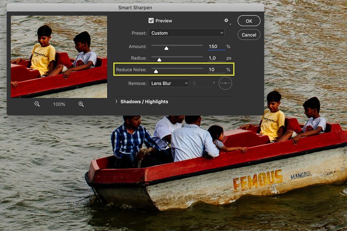 Скриншот редактирования изображения в Photoshop, показывающий гребную лодку в Индии.