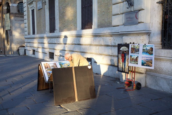 Уличный художник на площади Навона. Фотография Рима
