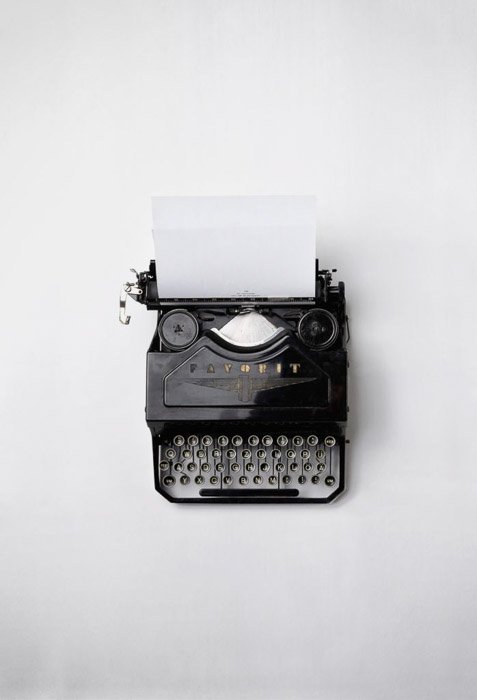Накладная фотография пишущей машинки - Популярное стоковое изображение на canva