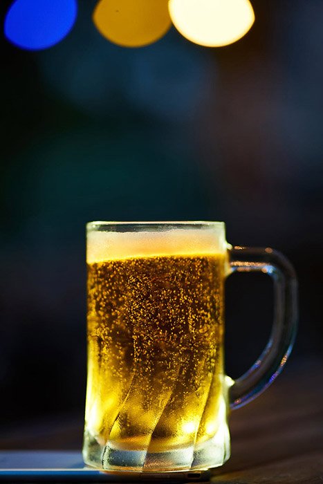 Снимок фотографии продукта пинты пива