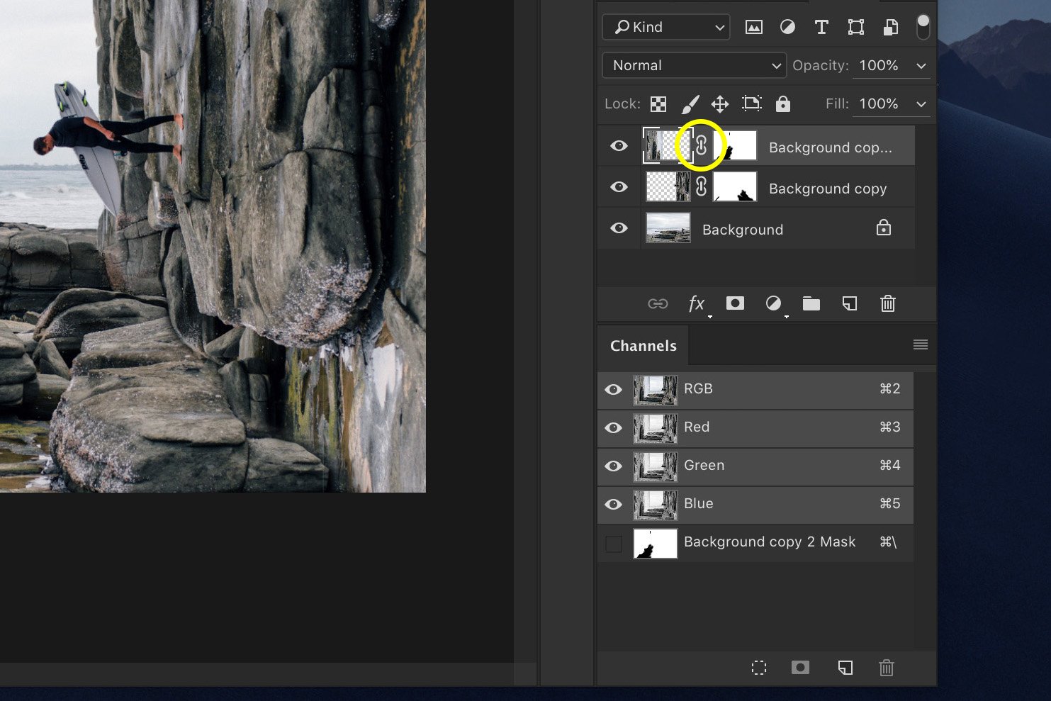 Скриншот, показывающий, как сделать трюк изгиба и искривления в Photoshop - отсоединение слоев