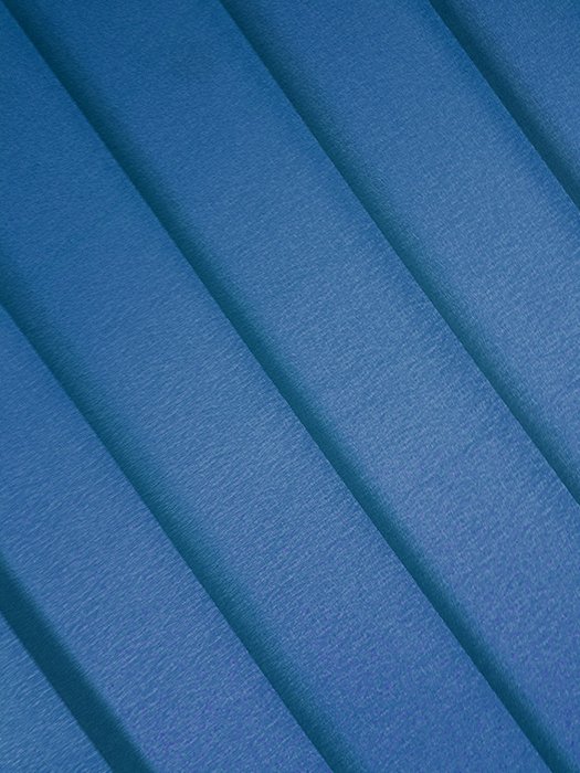 Абстрактная композиция из листов голубой цветной бумаги - креативные идеи абстрактных фотографий