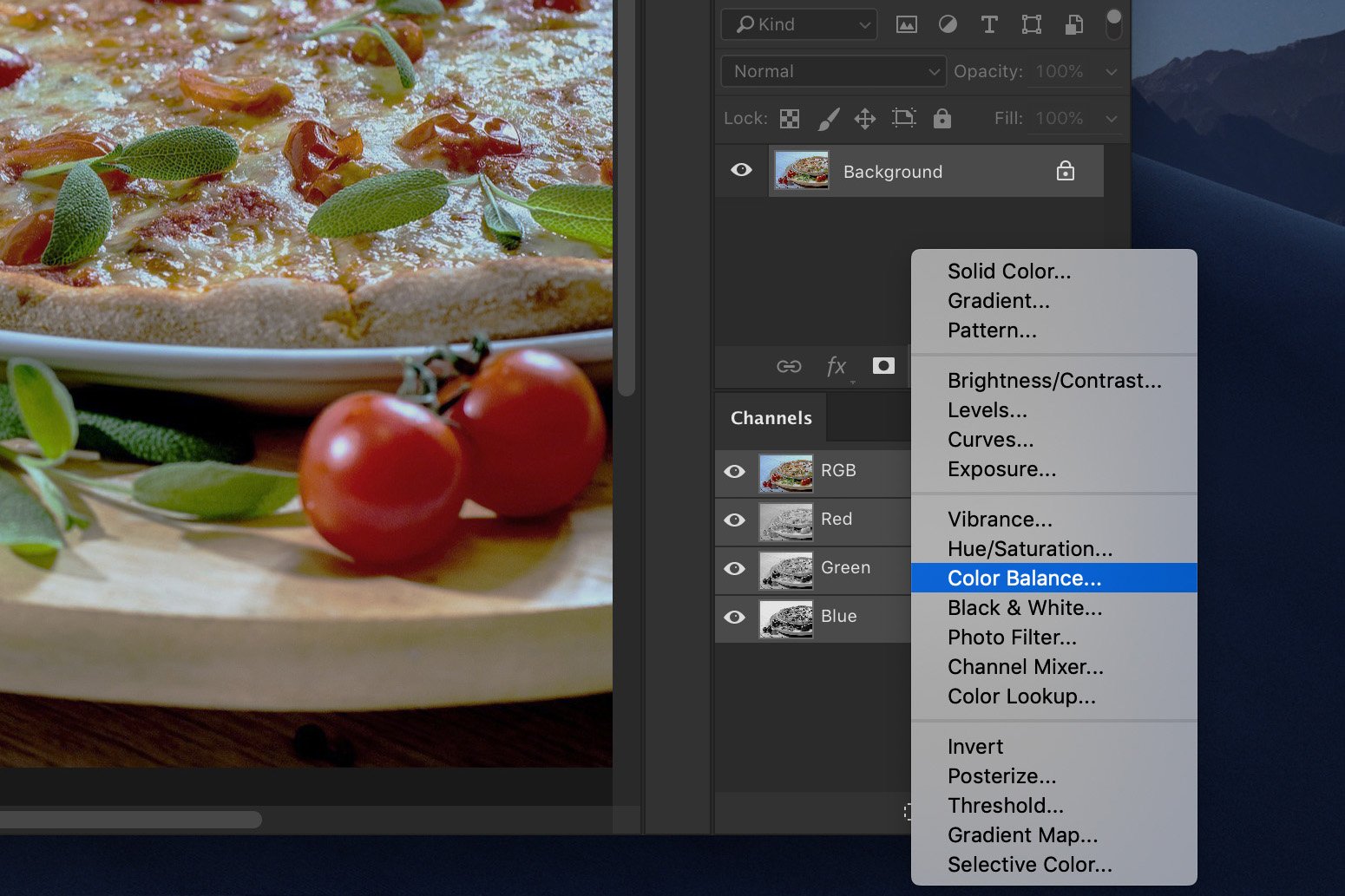Скриншот, показывающий, как редактировать фотографии еды в Photoshop с помощью цветового баланса
