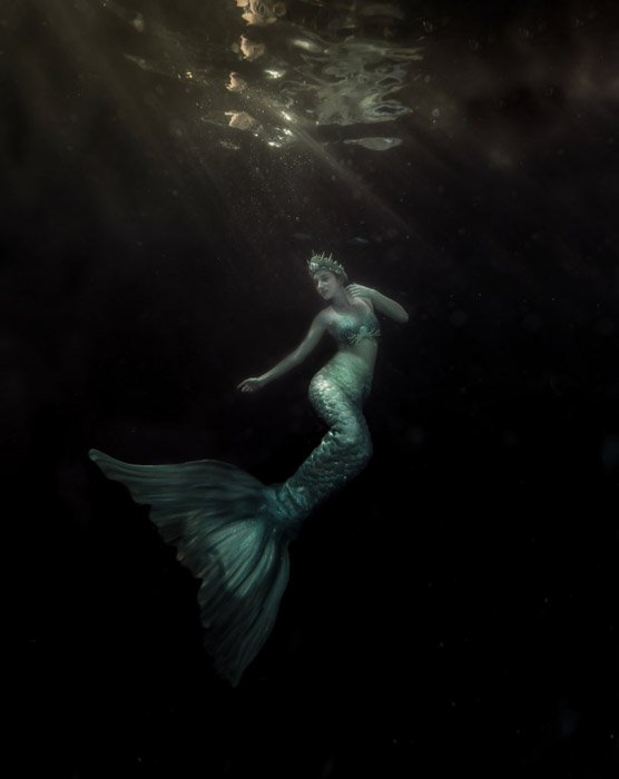 A dark and atmospheric underwater mermaid photoshoot - mermaid fantasy