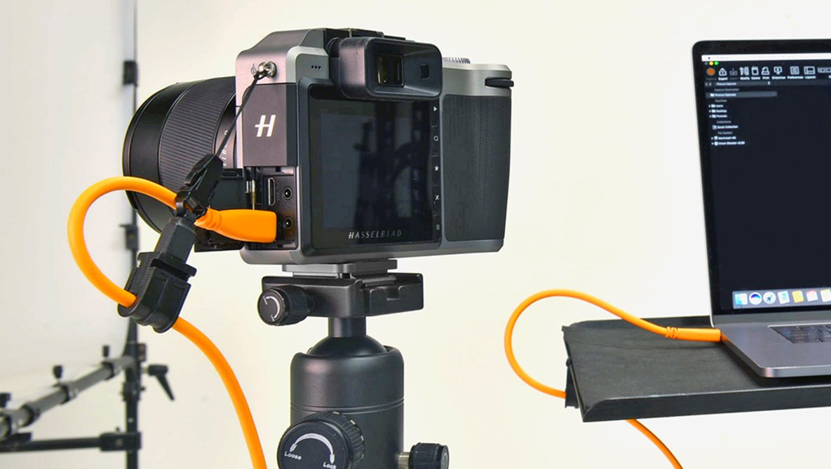 DSLR камера, привязанная к ноутбуку - портативная фотостудия