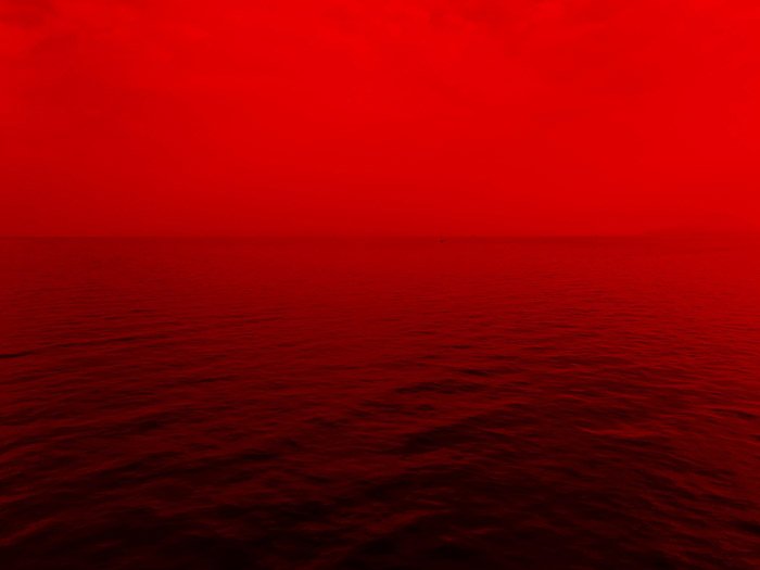 морской пейзаж в красных тонах - символизм в фотографии