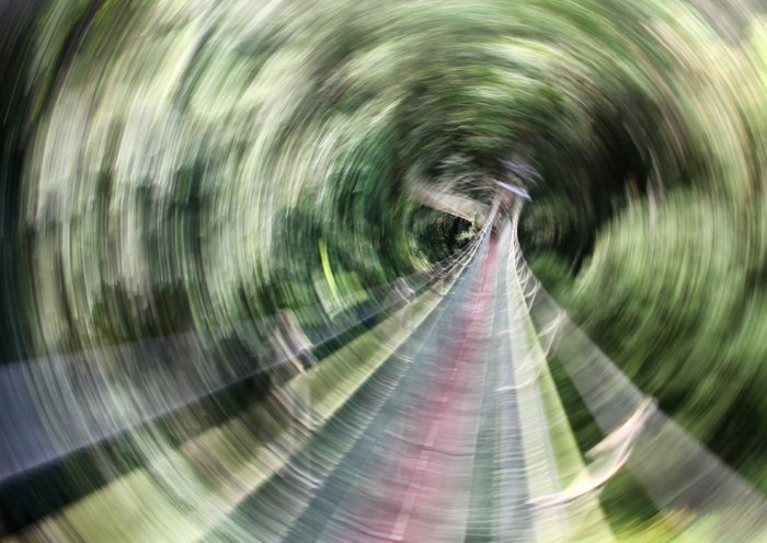 абстрактная размытая фотография наружного туннеля