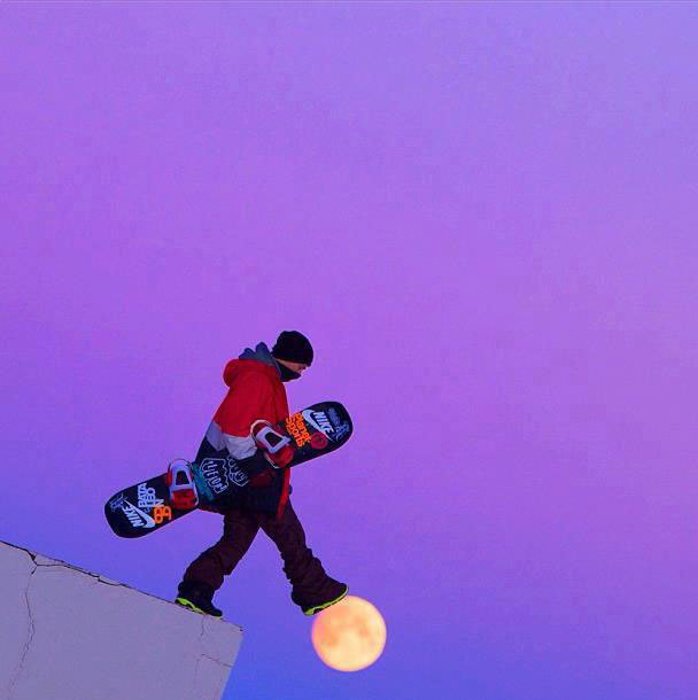 Фотография сноубордиста, выглядящего так, будто он ступает на Луну