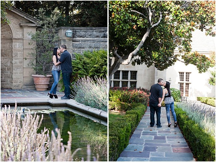 Пара держится за руки и целуется в саду