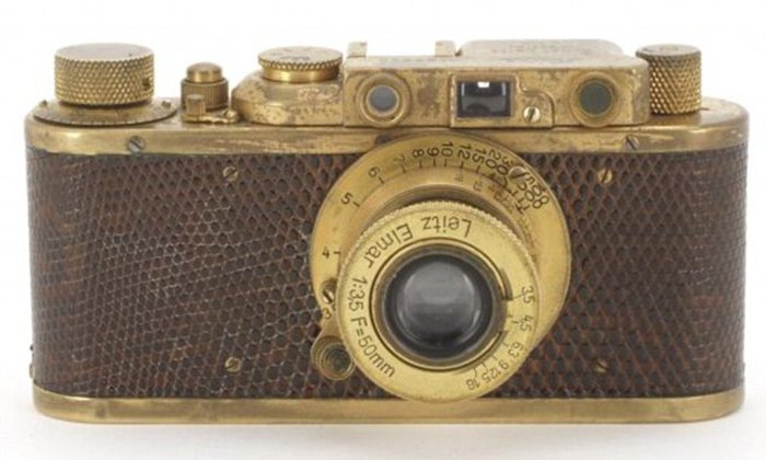 Камера Leica Luxus II с золотым напылением