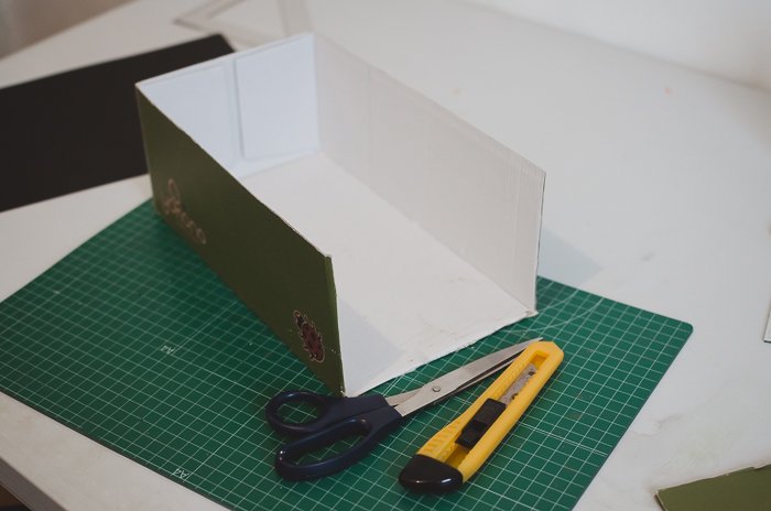 Вырезание коробки для изготовления DIY проектора