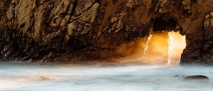 Панорамная фотография морской пещеры