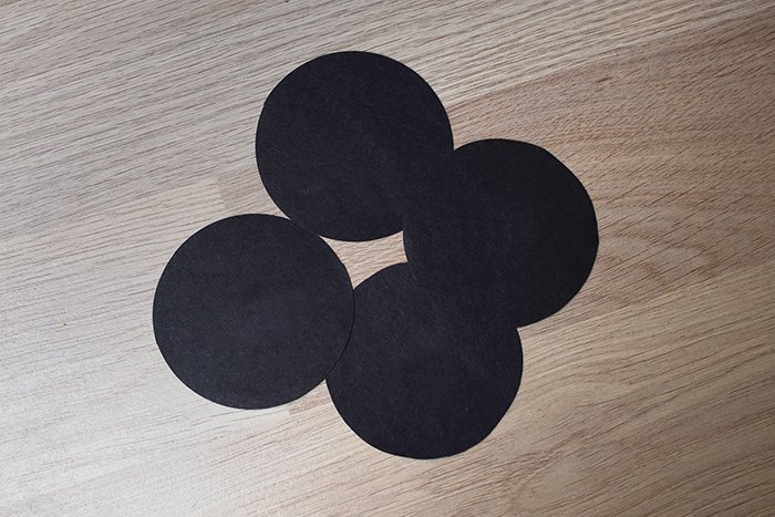 фото кругов, вырезанных из черного картона