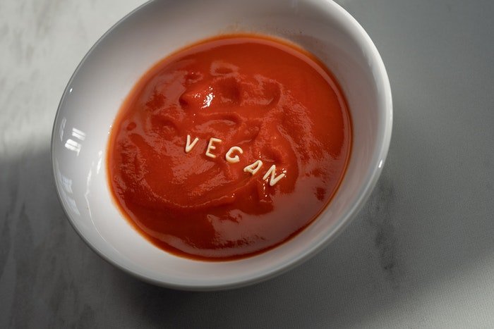 Суп с вермишелью с написанием слова веган