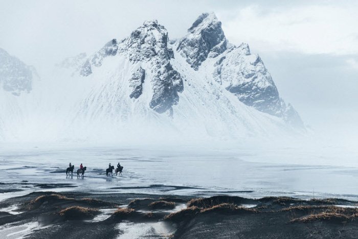 Horseback riders in an ice landscape, Фото Daniel Ernst