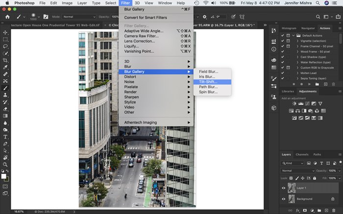 Скриншот рабочего пространства Photoshop. Показано, как перейти к фильтру Tilt-Shift blur.