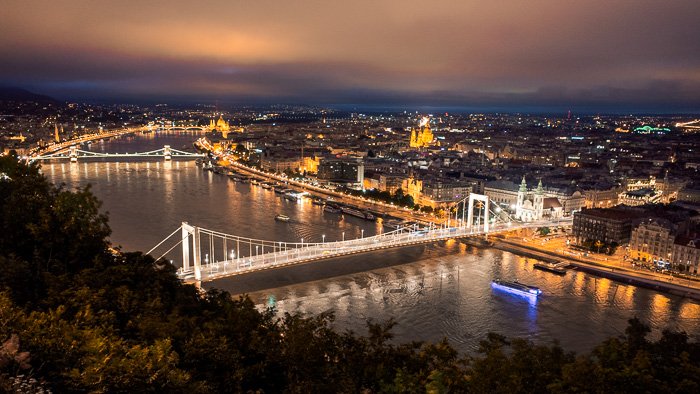 Вид с воздуха на реку Дунай в Будапеште