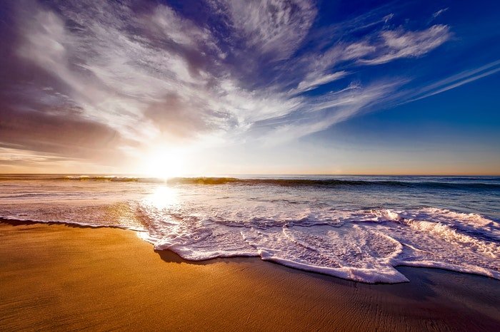Красивая фотография пляжа на закате
