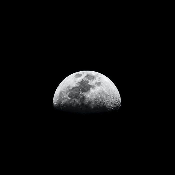 Потрясающее фото Луны