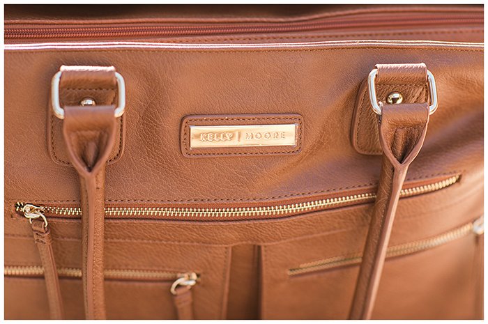 Логотип сумки Kelly Moore Libby 2 Camera Bag.