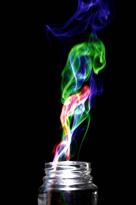 Изображение разноцветного дыма с использованием эффекта Харриса