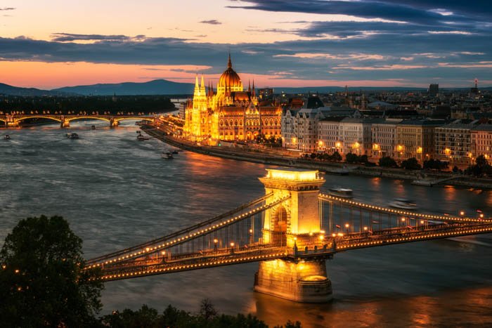 Фотография городского пейзажа Будапешта на закате