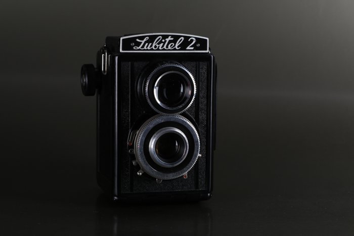 фотография двухобъективной зеркальной камеры Lubitel 2