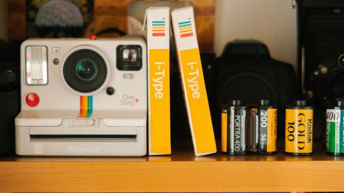 Изображение моментальной камеры Polaroid и моментальных пленок, кроме 35m film rollsm film rolls
