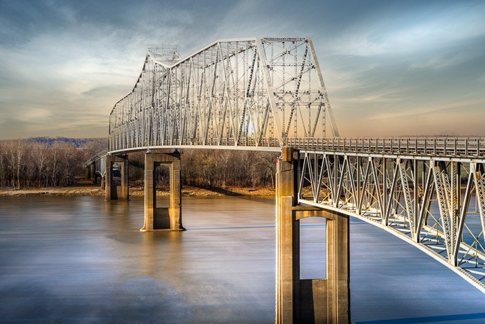 изображение замены неба над мостом, пересекающим реку
